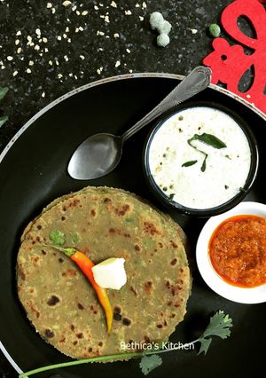 A picture of Soya Peas Paratha.