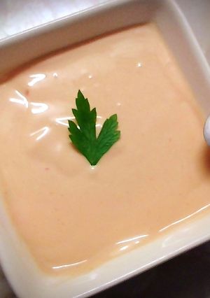 Una foto de Salsa Cocktail o salsa Rosa