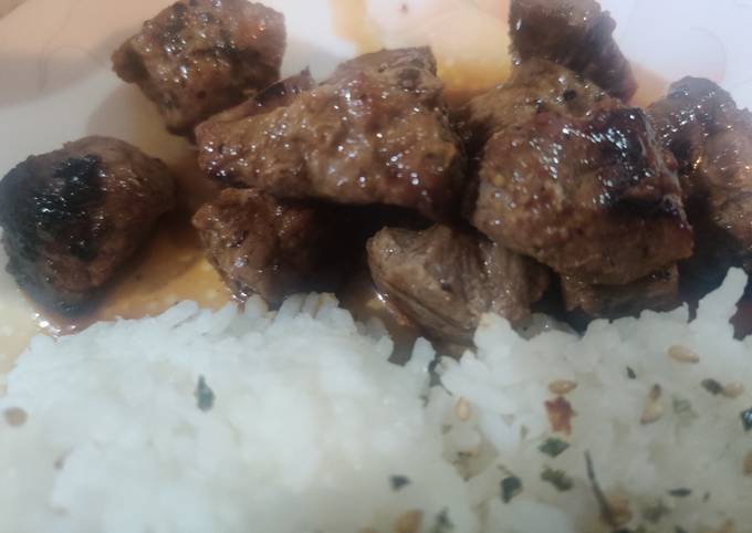 Recipe of Gordon Ramsay Wagyu Saikoro Steak with Amakuchi Sauce (和牛サイコロステーキと甘口ソース)