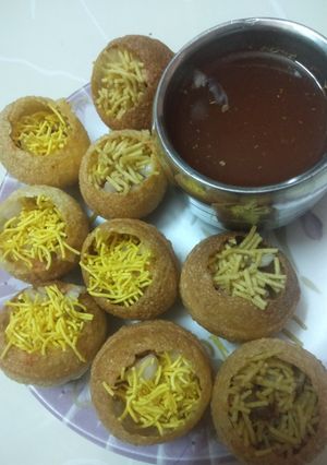 પાણી પૂરી (Pani Puri Recipe in Gujarati) રેસીપી મુખ્ય ફોટો