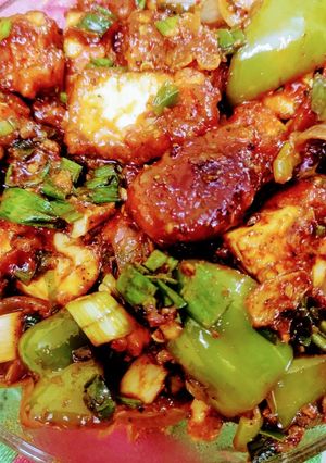 સેઝવાન પનીર ડ્રાય(Schezwan paneer dry recipe in Gujarati) રેસીપી મુખ્ય ફોટો