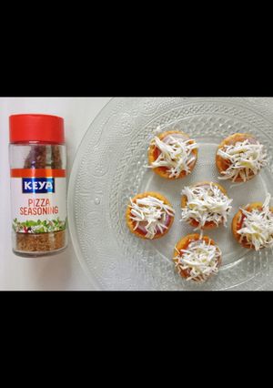A picture of Mini Monaco Pizza.