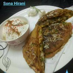 A picture of Pani puri pizza paratha.