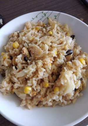Una foto de Arroz con maíz y choritos