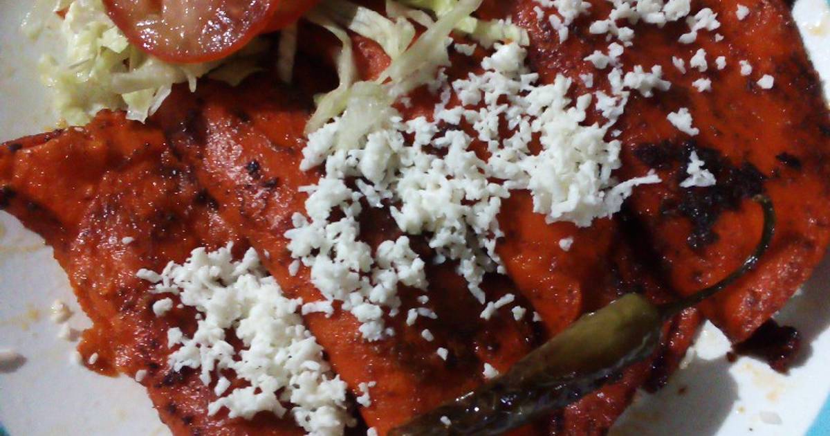 Enchiladas con chile colorado y queso Receta de Karla ???- Cookpad