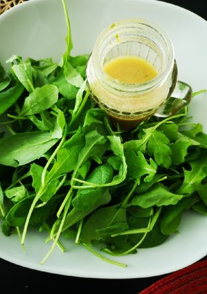 A picture of Lime vinaigrette for rocket and spinach salad.