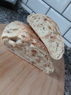 Una foto de Pan casero con chicharrón