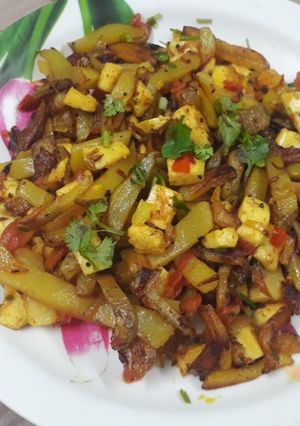 A picture of Aloo and paneer bhaji.