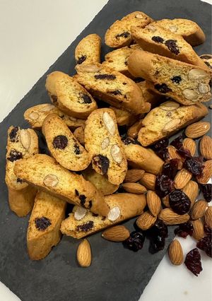 Φωτογραφία της συνταγής Biscotti με άρωμα πορτοκαλιού, αμύγδαλα και cranberries