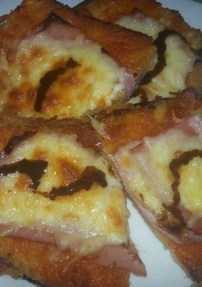 Una foto de Pizza de berenjenas empanadas
