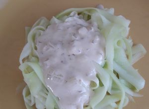 Una foto de Fideos de zucchini con salsa de Jerez