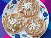 Una foto de sopes de masa