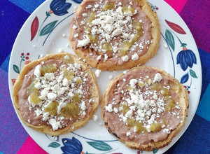 Una foto de Sopes con masa 🤤🇲🇽