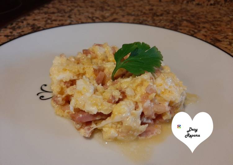Huevos revueltos con bacon Receta de Desy Raggarambi Cookpad
