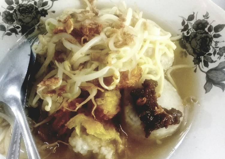 Lontong mie Surabaya