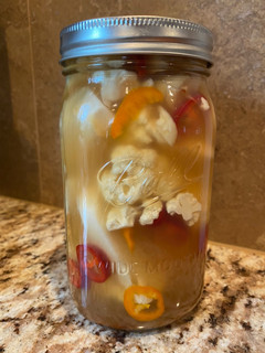 A picture of Spicy Pickled Cauliflower.