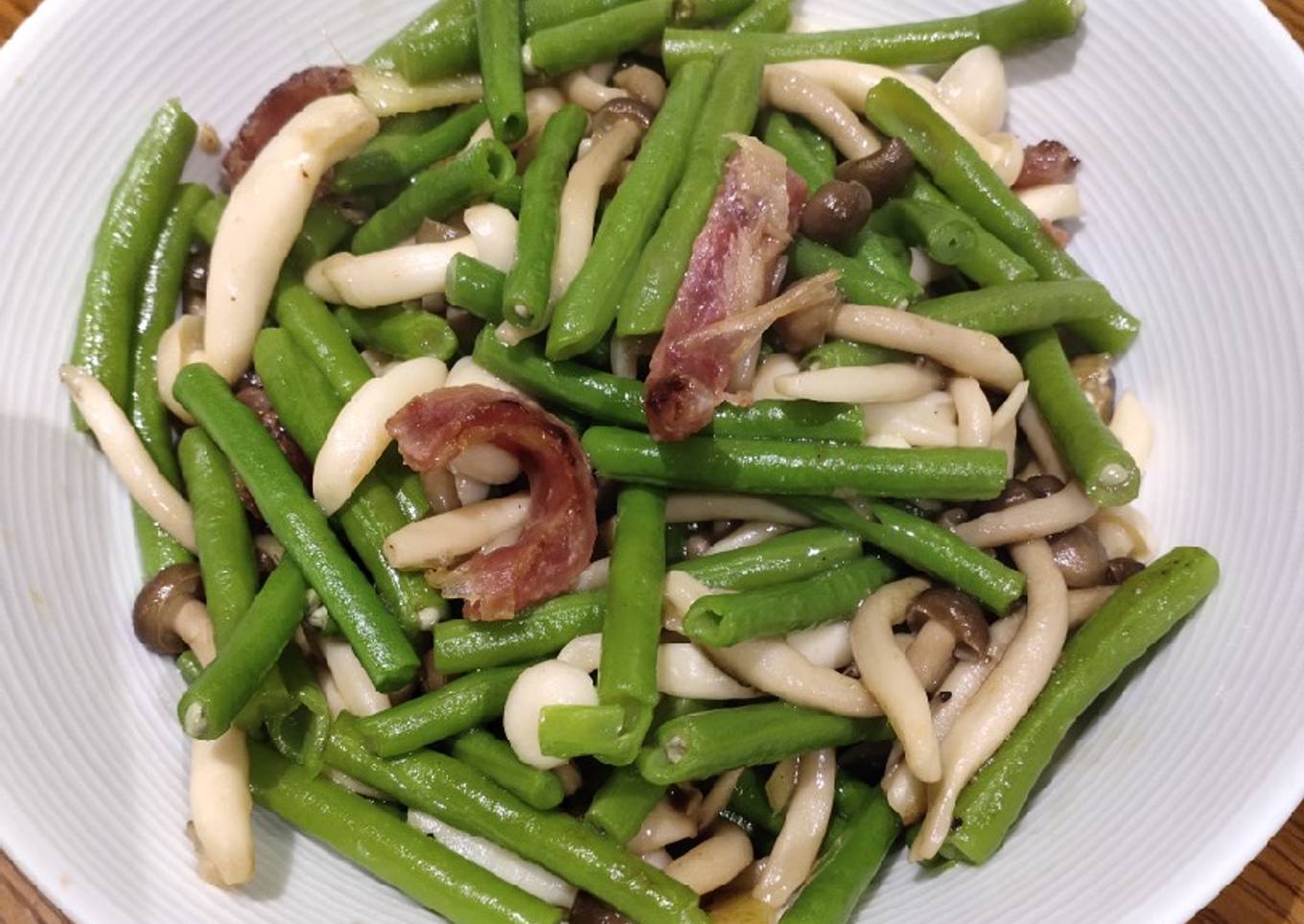 Sauteed String Beans with Shimiji Mushrooms