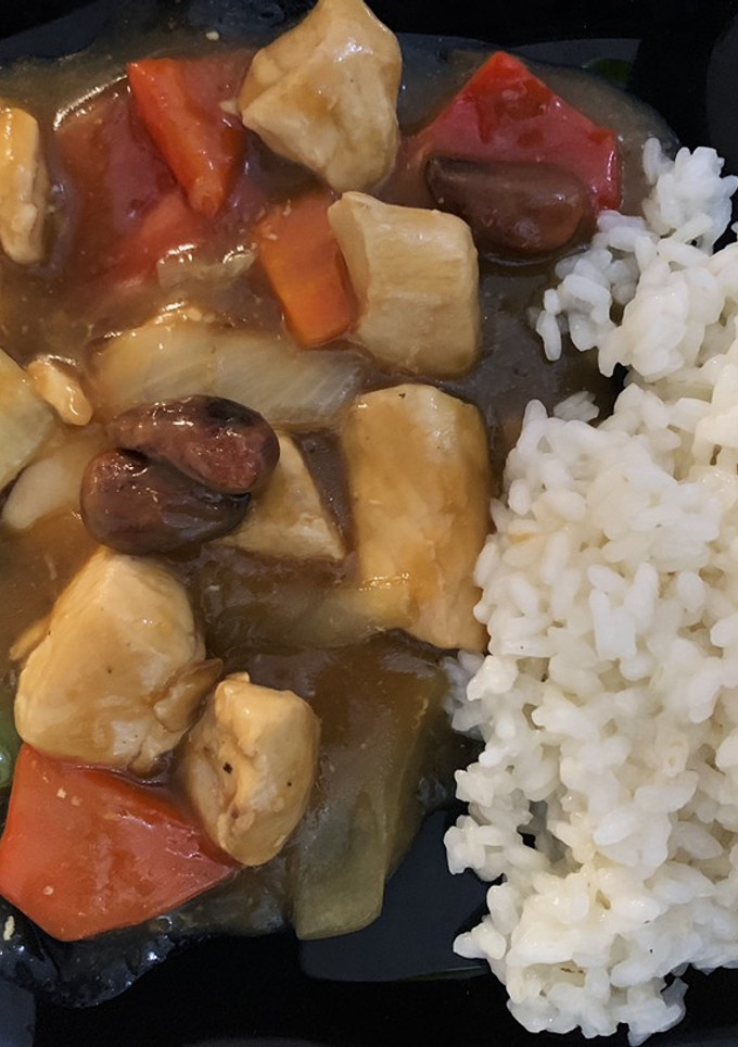 Una foto de Pollo con almendras