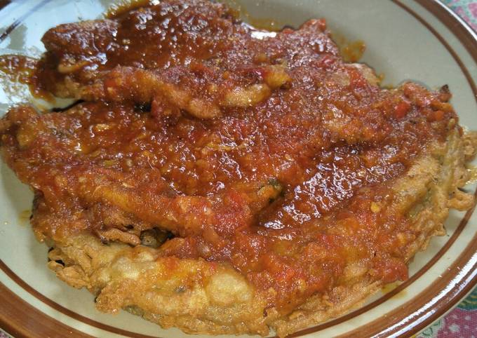 Ini dia! Resep buat Telur Dadar kriuk Sambal Rica yang menggugah selera