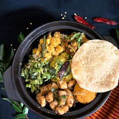 A picture of Chatti Choru (Traditional Kerala style Meal served in a Clay Pot).
