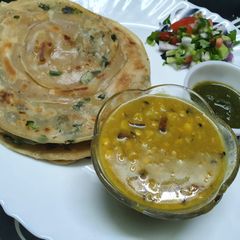 A picture of Spring Onion Lachha Paratha.
