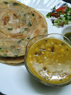 A picture of Spring Onion Lachha Paratha.