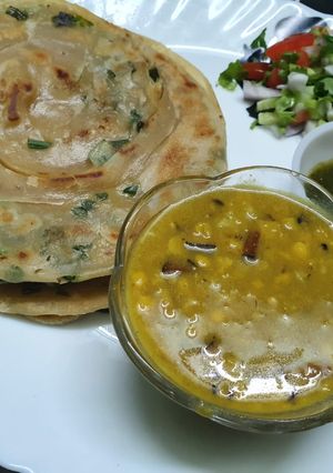 A picture of Spring Onion Lachha Paratha.