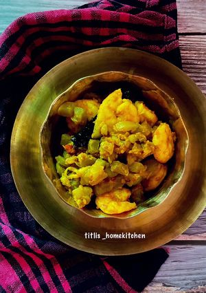 A picture of Moong Dal Bori Lau Chingri Ghonto.