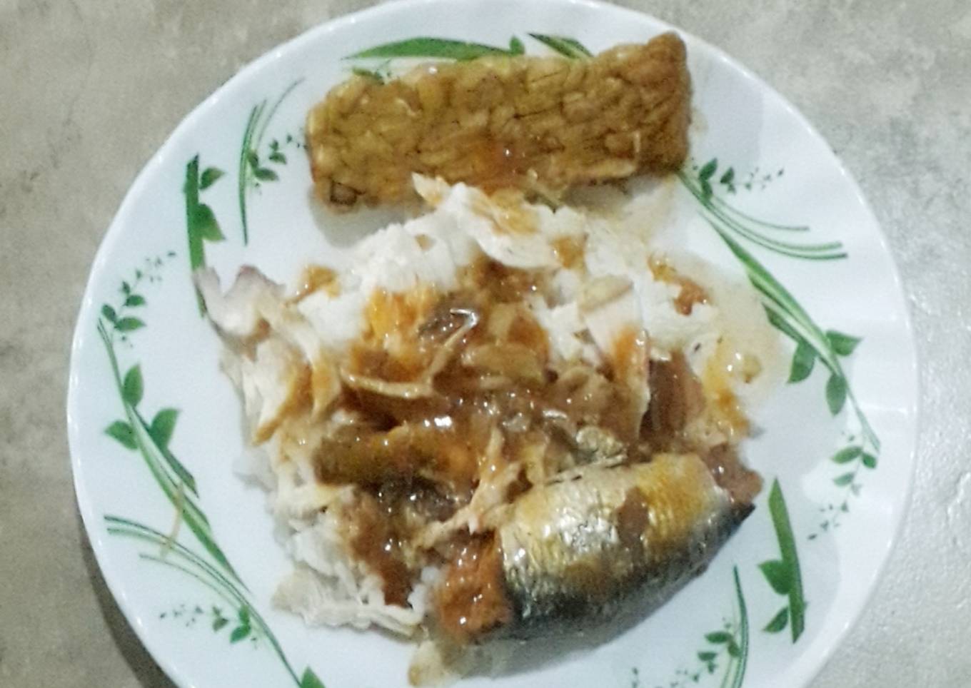 Nasi siram ayam sarden