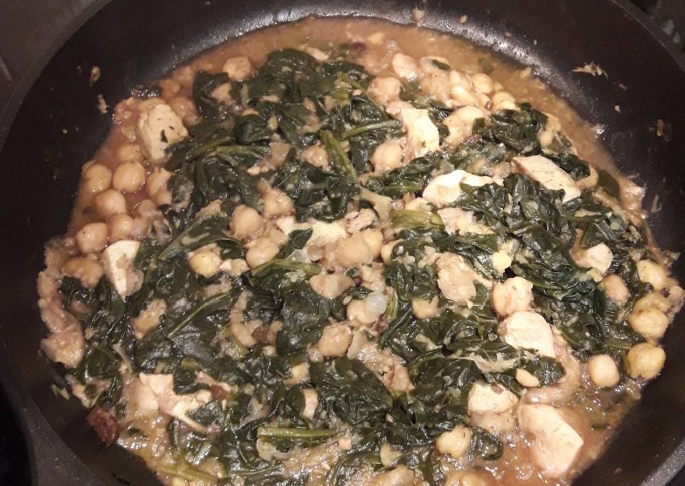 Garbanzos con espinacas al vino tinto