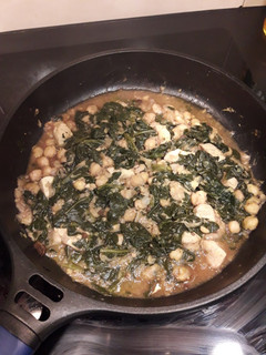 Una foto de Garbanzos con espinacas al vino tinto