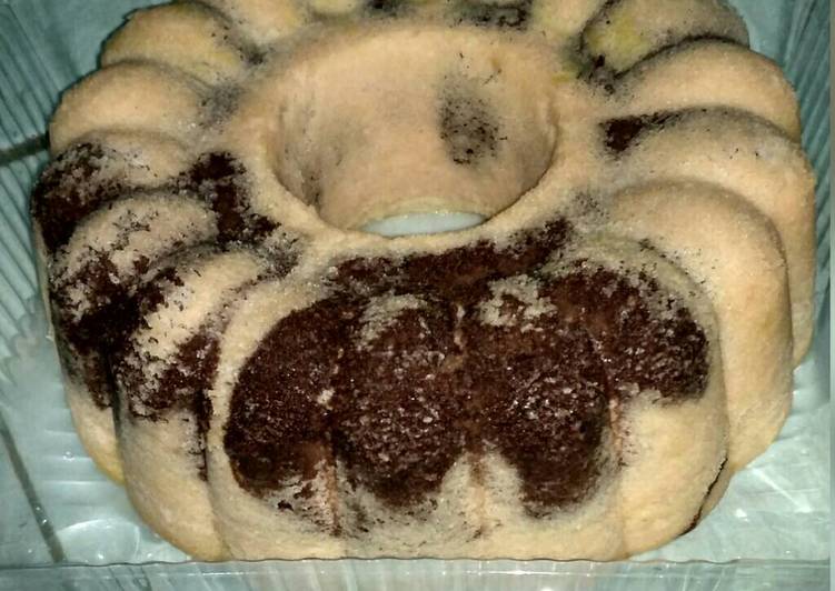 Bolu strawberry coklat