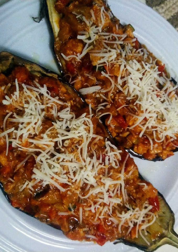Una foto de Berenjenas rellenas de verduras y atún