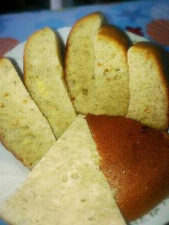 A picture of Banana Cake in a Rice Cooker.