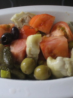 Una foto de Ensalada fácil con alcachofas de lata