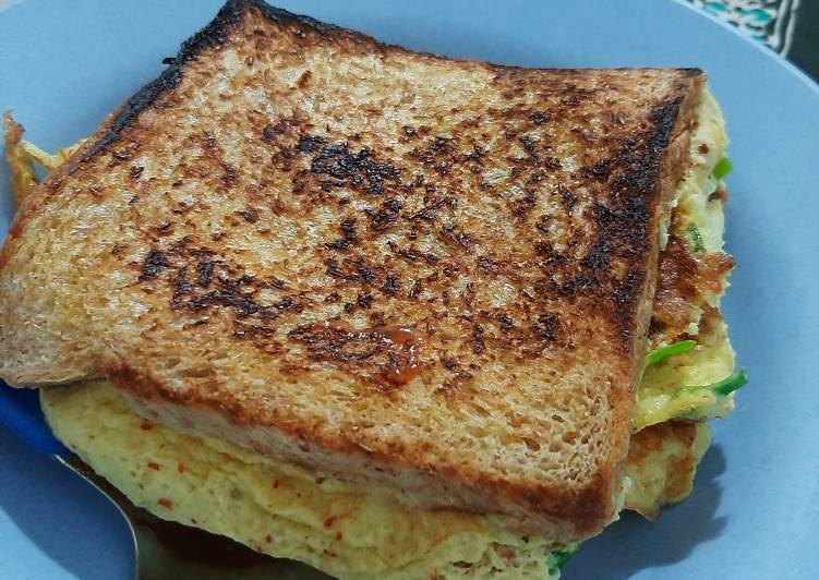 Toast isi bakso goreng