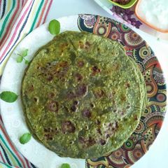 A picture of Pudina paratha (savoury mint flatbread).