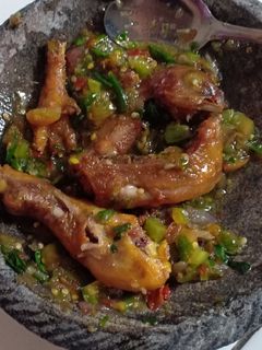 Foto resep Ayam goreng sambel pecak