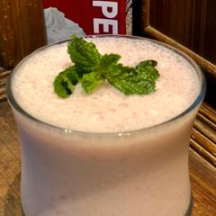 A picture of Strawberry cream Shake.