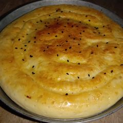 A picture of Chicken & cheese Naan.