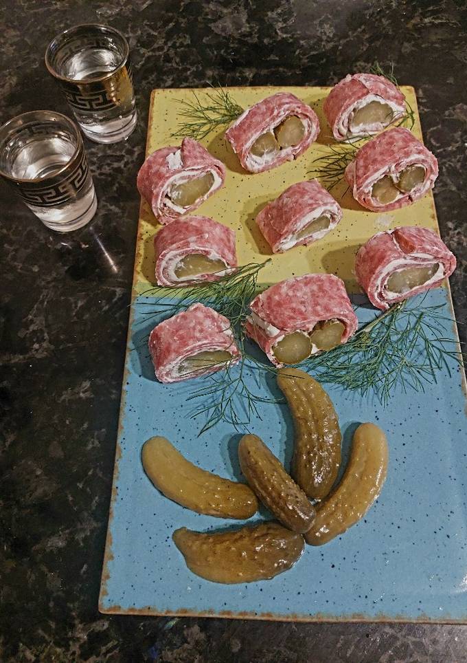 Роли з ковбасою і огірком🥒