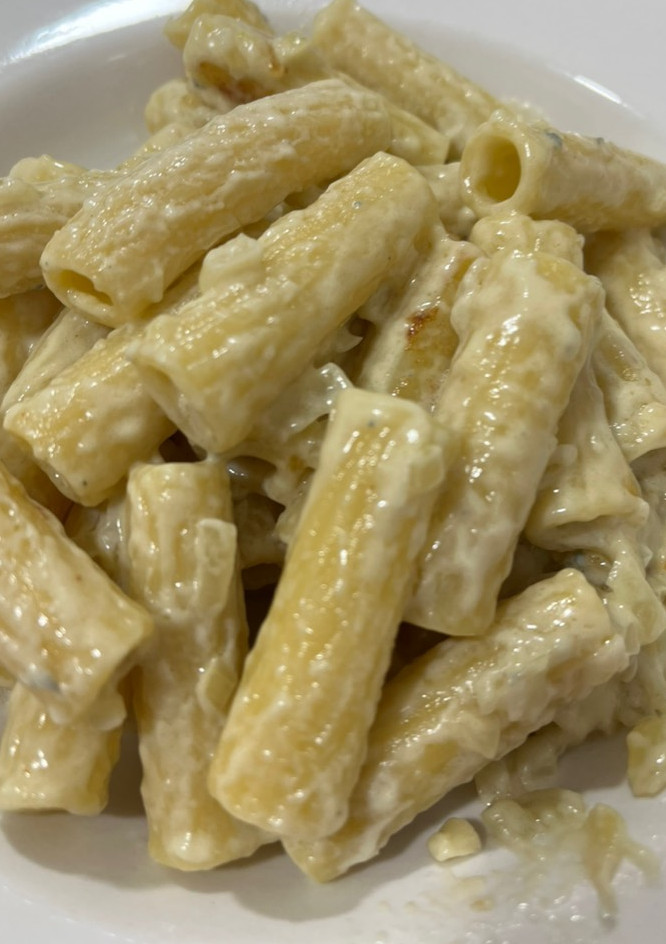 Una foto de Macarrones con salsa de queso