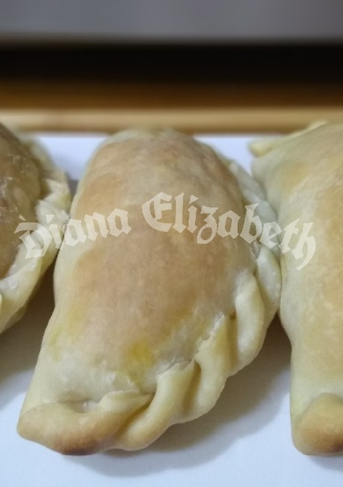 Una foto de Empanadas de pollo y queso.👩🏼‍🍳📣😃