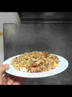 Una foto de Arroz chaufa de pollo (arroz chino peruano)