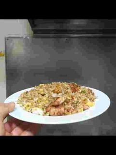 Una foto de Arroz chaufa de pollo (arroz chino peruano)