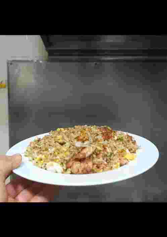 Una foto de Arroz chaufa de pollo (arroz chino peruano)
