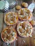 Crostatine con marmellata, mandorle e amaretti