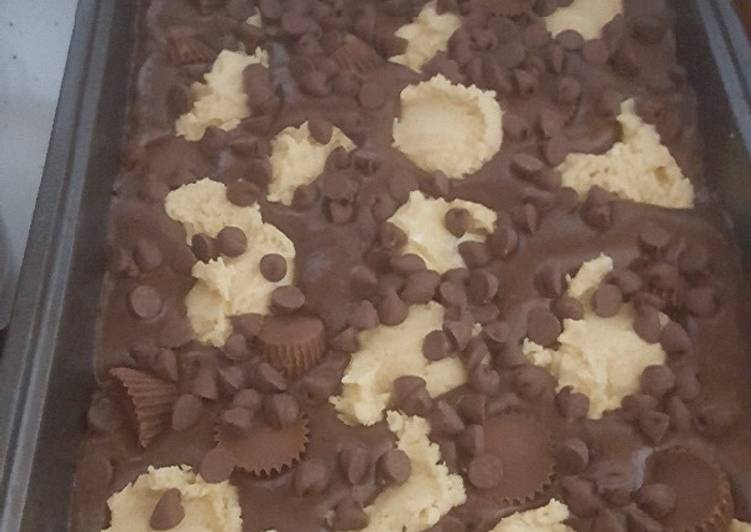 Recipe of Perfect Chocolate Peanut Butter Earthquake Cake