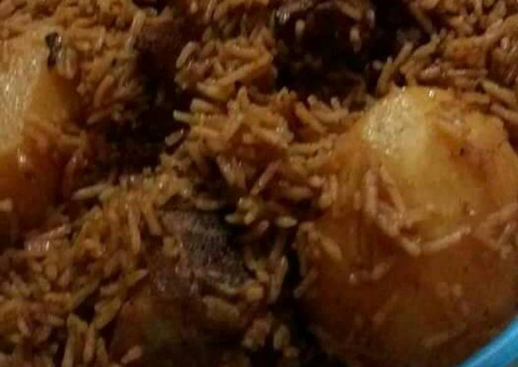 How to Prepare Homemade Mbuzi pilau with potatoes