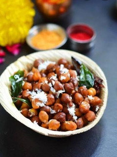 கருப்பு சுண்டல் தாளிப்பு (Karuppu sundal thaalippu recipe in tamil) செய்முறை முக்கிய புகைப்படம்
